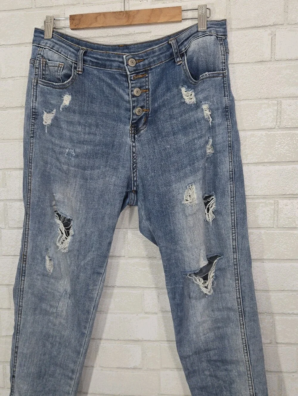 comfy distressed skinny jeans